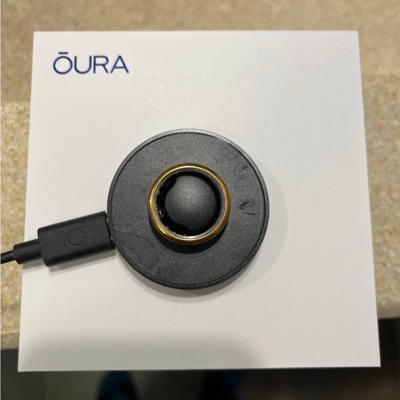 Size 7 oura ring - Picture 2 of 9